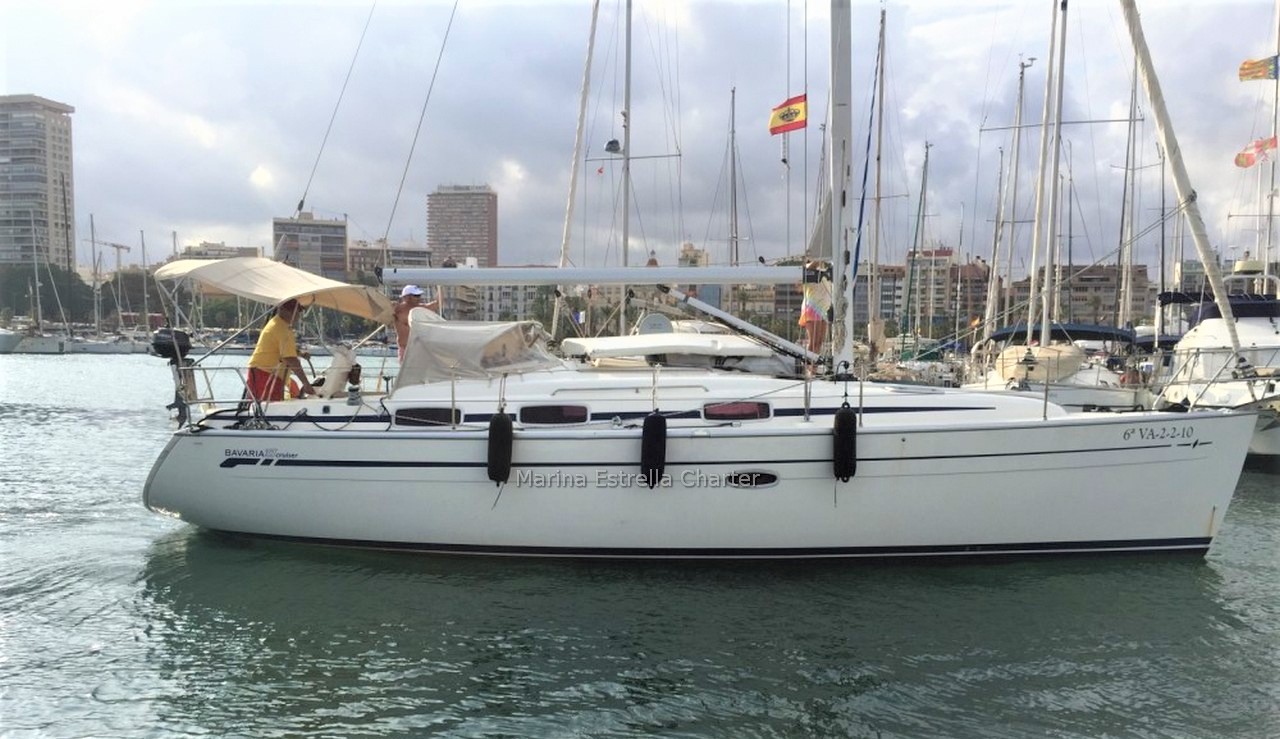 Barco de vela EN CHARTER, de la marca Bavaria modelo 37 Cruiser y del año 2008, disponible en Marina Deportiva de Alicante Alicante Alicante España